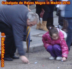 caramelos-cabalgata-de-reyes-magos-madrid-2010.jpg