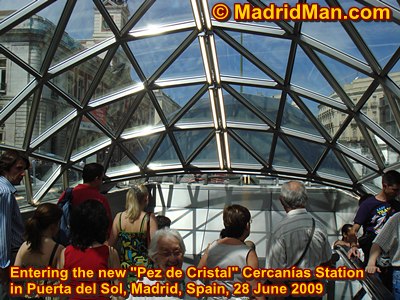 entrance-pez-de-cristal-cercanias-puerta-del-sol-madrid-2009.JPG