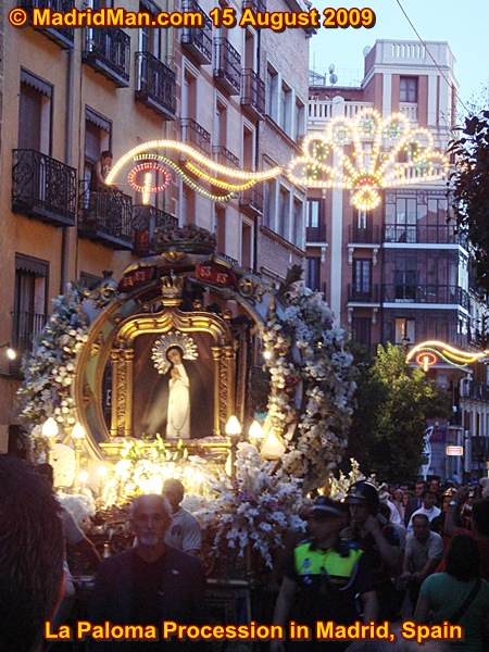 la-paloma-procession-virgen-madrid-2009.JPG