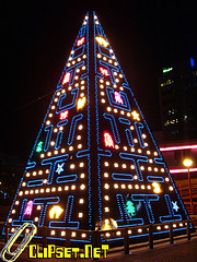 pac-man-christmas-tree-madrid-2007.jpg